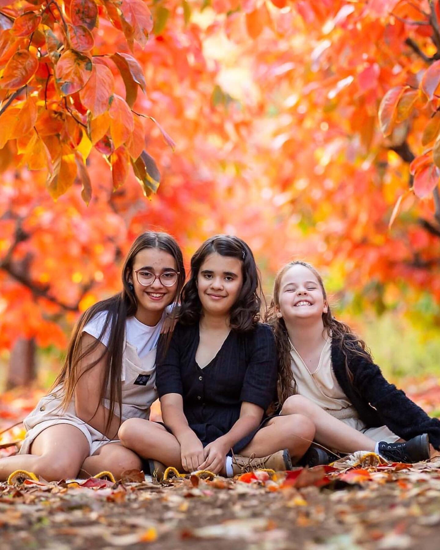 The best time with this gorgeous family at the beautiful @willowspringsorchard 🍁 loved these girls!