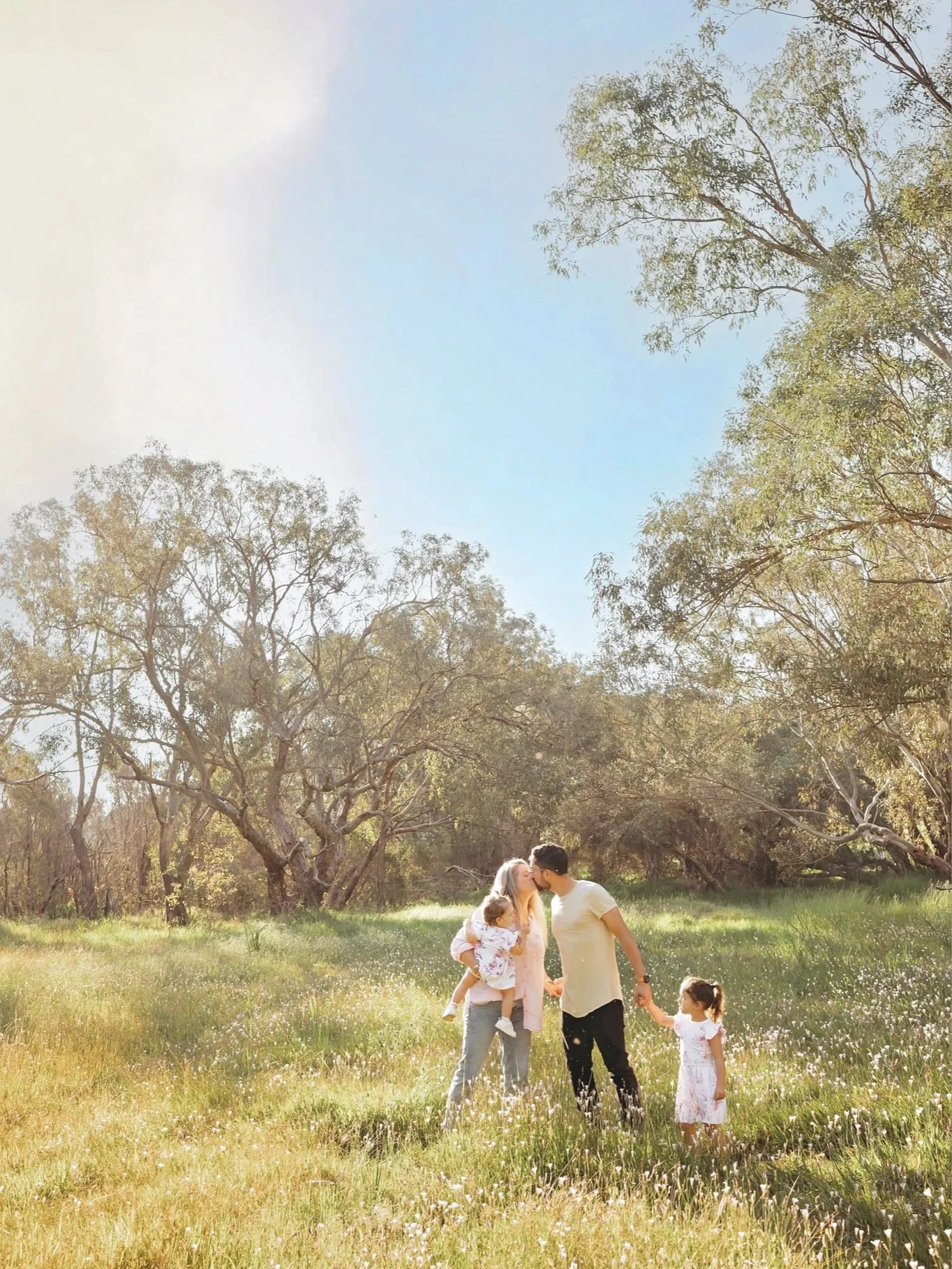 When it feels like sunshine ☀️ 

Making time to make memories travelling from the country to me not easy with little ones 🌷 Next shoot I&rsquo;m reversing it and heading to the country thanks guys! 

cathybrittonphotography.com

#perthfamilyphotogra