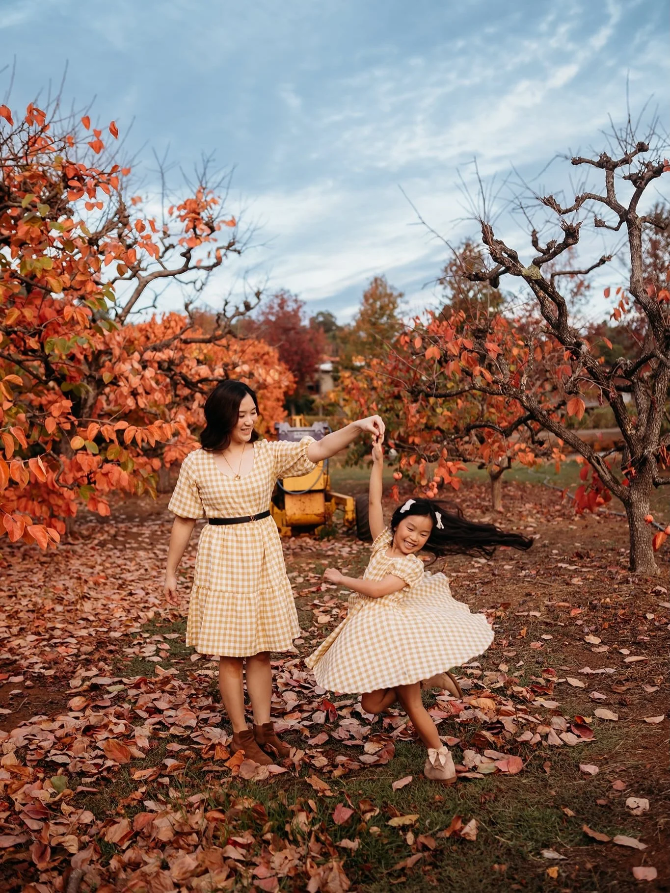 Dance with me Mumma!

My Persimmon Orchard Package on sale now. Link in my bio 🧡

cathybrittonphotography.com

#perthfamilyphotographer #perthphotographer #willowspringsorchard #singaporefamilyphotographer #perthtosingapore