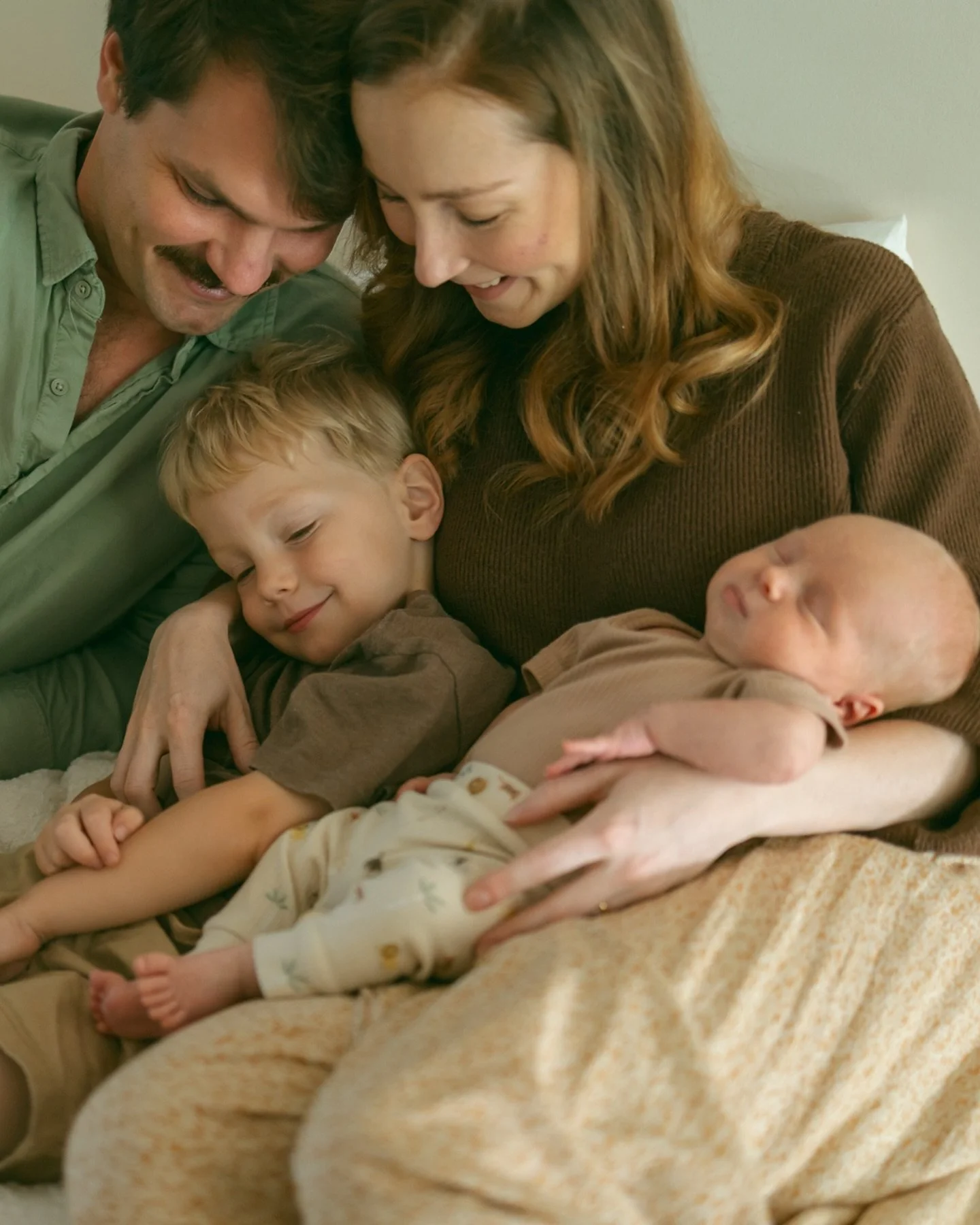 Beautiful morning at home 🤎

cathybrittonphotography.com

#perthfamilyphotographer