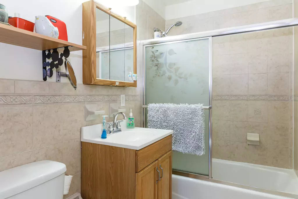 18 Second full bathroom.png