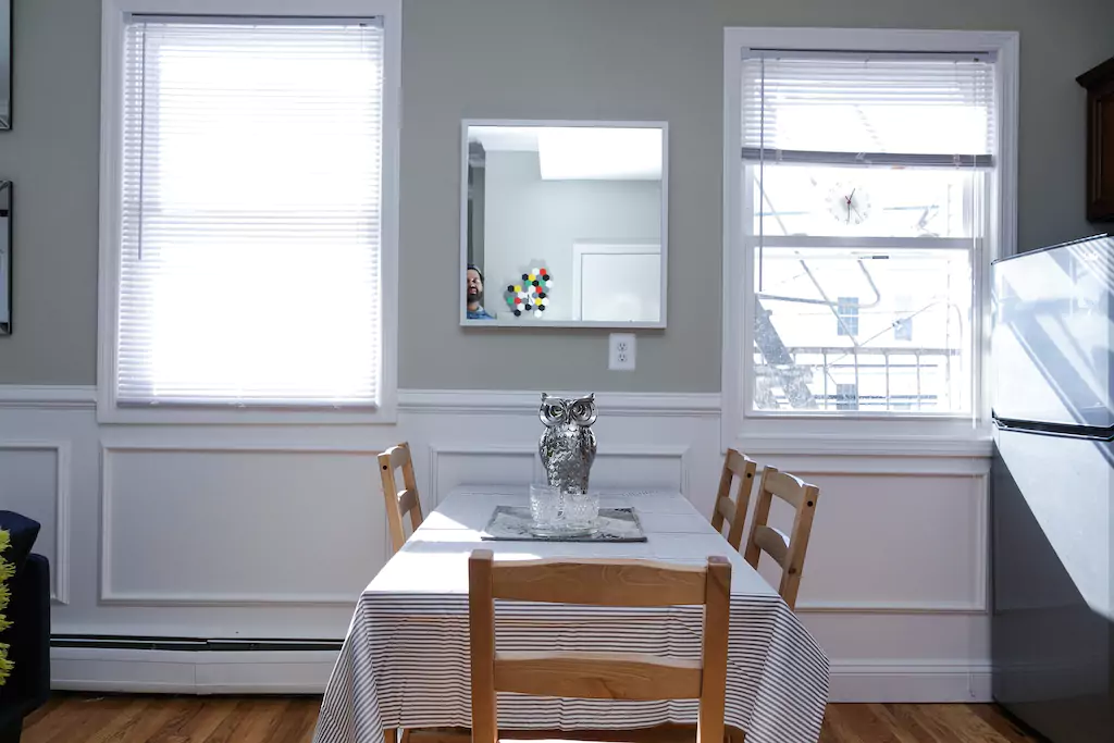 19 eat-in kitchen.png