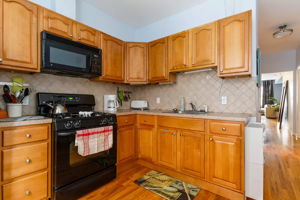 17 Fully stocked kitchen.png