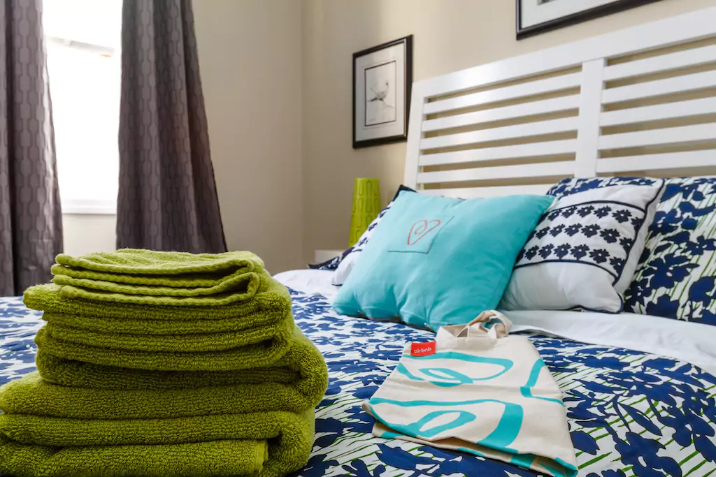 05 All sheets, towels, bedding provided.png
