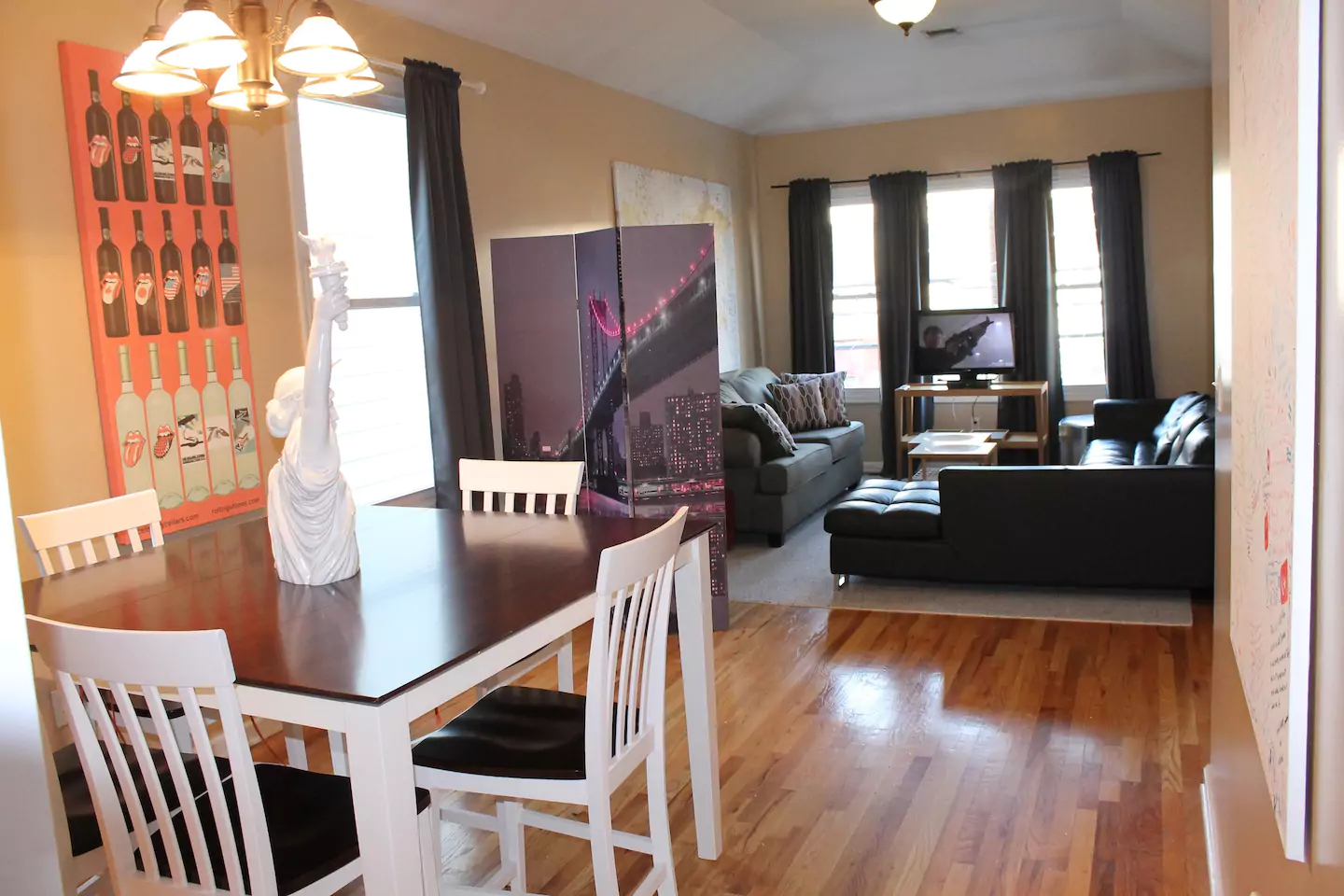 01 Hardwood floors throughout.png