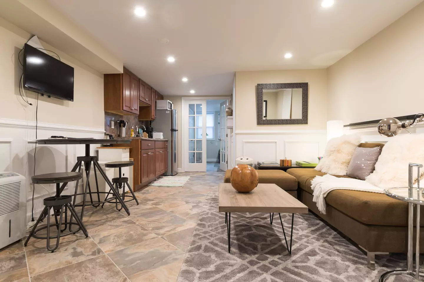 01 Large open living space.png