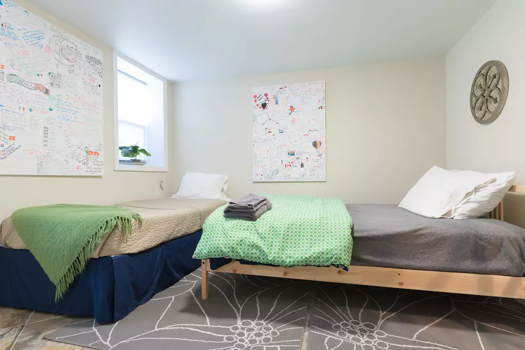 09 This room sleeps 3 guests.png