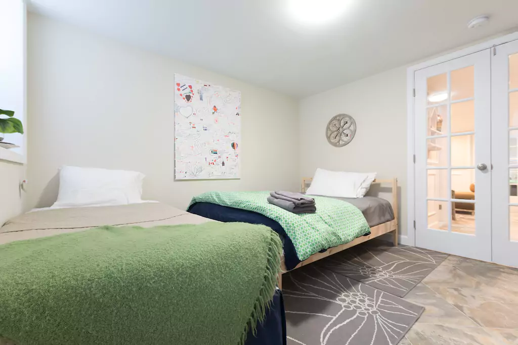 10 Full bed and twin bed.png