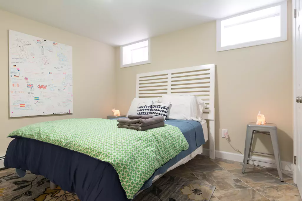 14 Queen bed.png