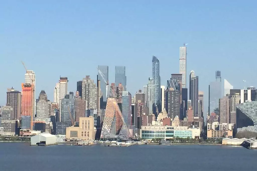 22 Walk north for 6 blocks and you'll see this incredible view.png