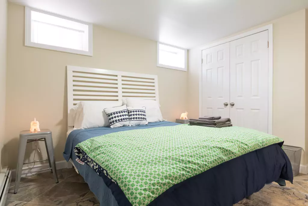 15 This room faces street.png