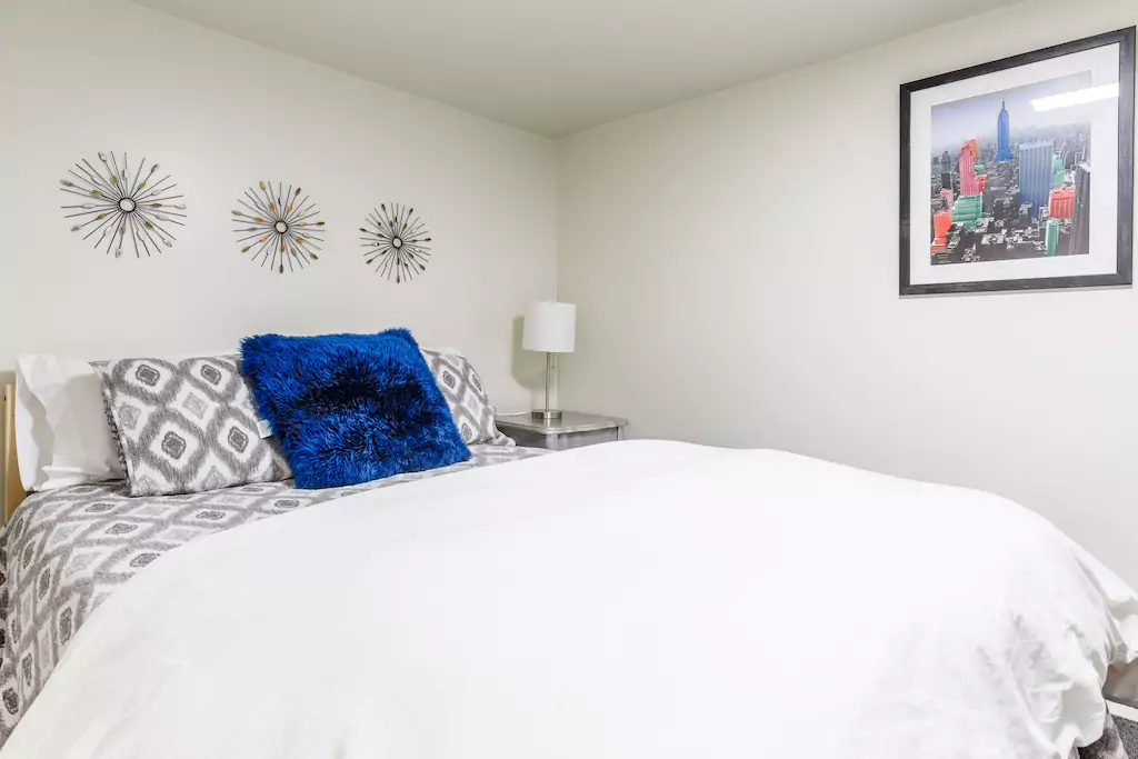 13 Full size bed.png