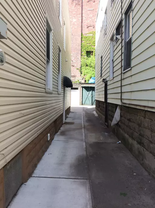 17 Entry through side of house. You will have a pin code for the door.png
