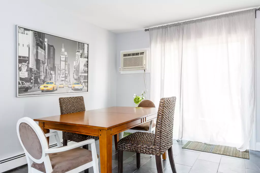 08 V.Easy-Midtown, New York City! Sleeps 7.png