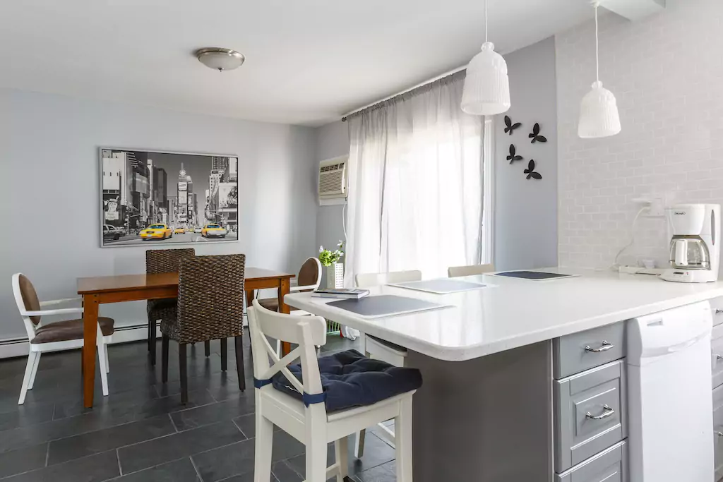 11 V.Easy-Midtown, New York City! Sleeps 7.png
