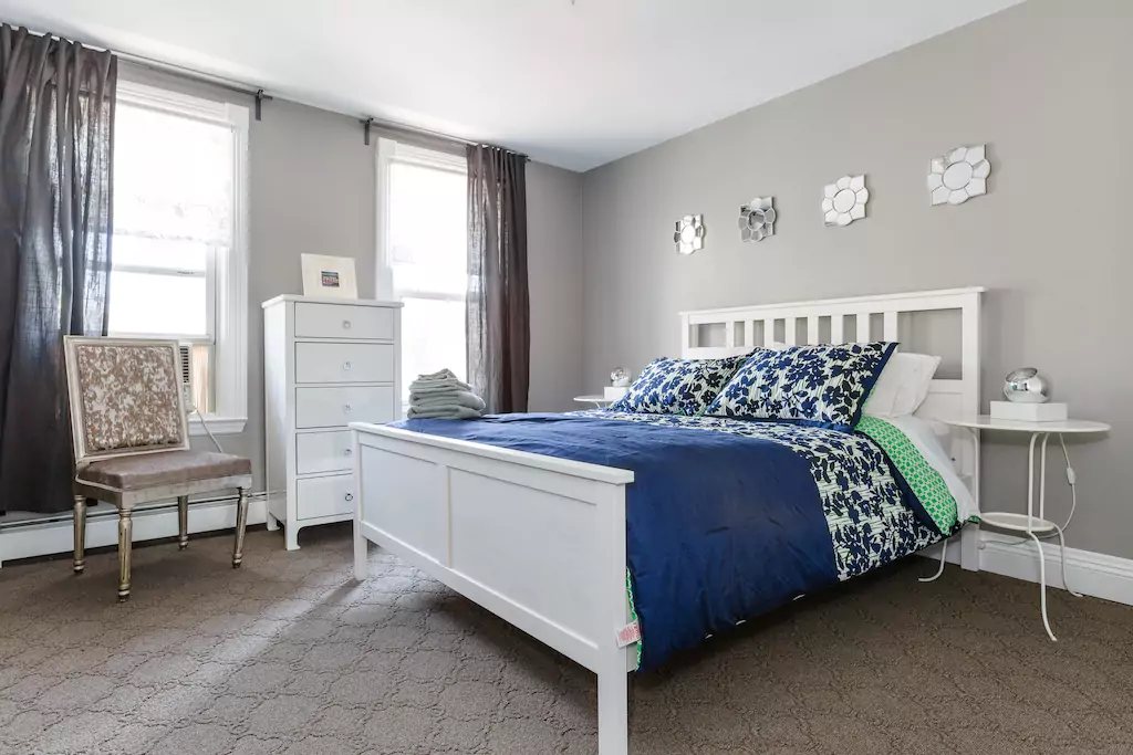 19 V.Easy-Midtown, New York City! Sleeps 7.png