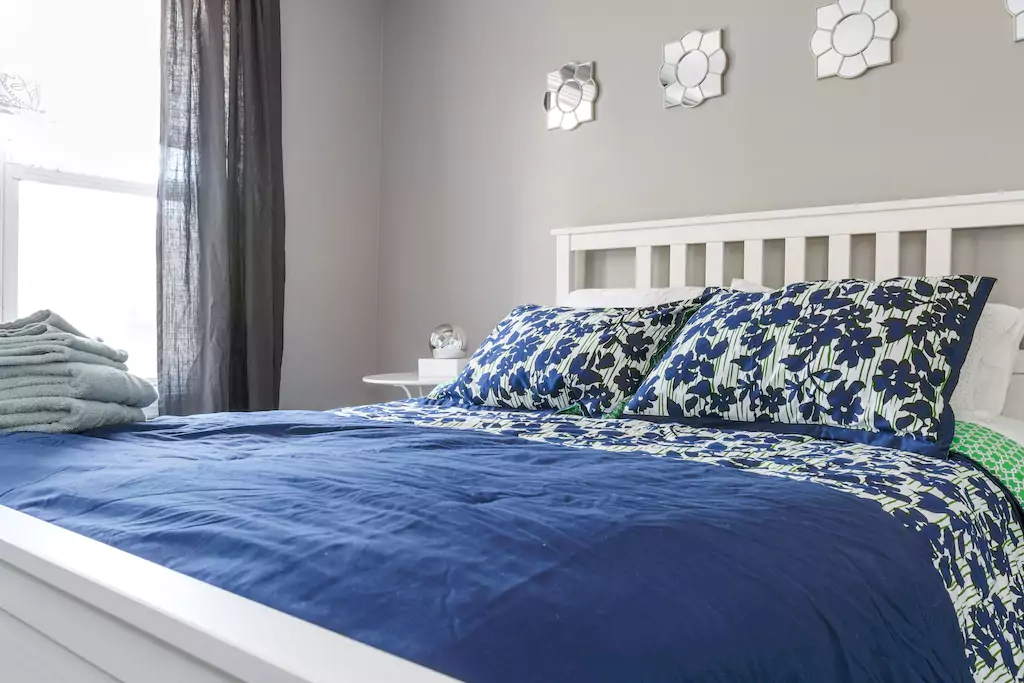 20 V.Easy-Midtown, New York City! Sleeps 7.png