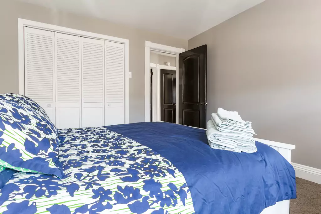 21 V.Easy-Midtown, New York City! Sleeps 7.png