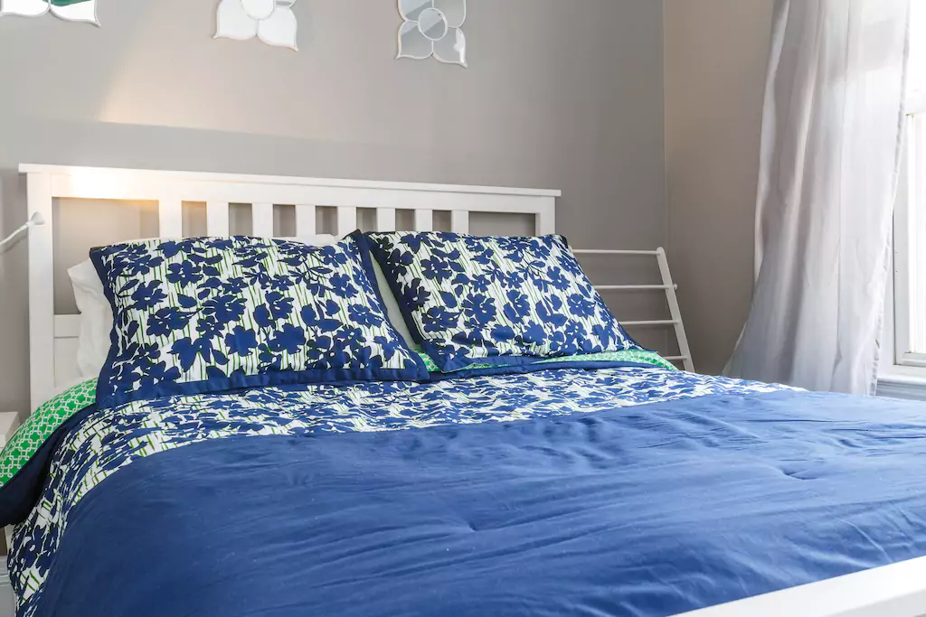 24 V.Easy-Midtown, New York City! Sleeps 7.png