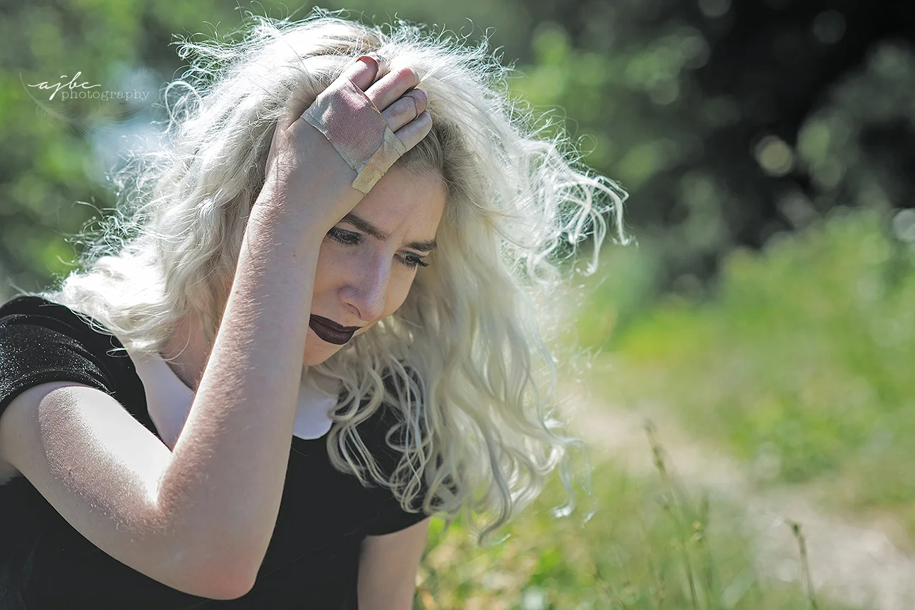 artisic abandoned home photoshoot.jpg