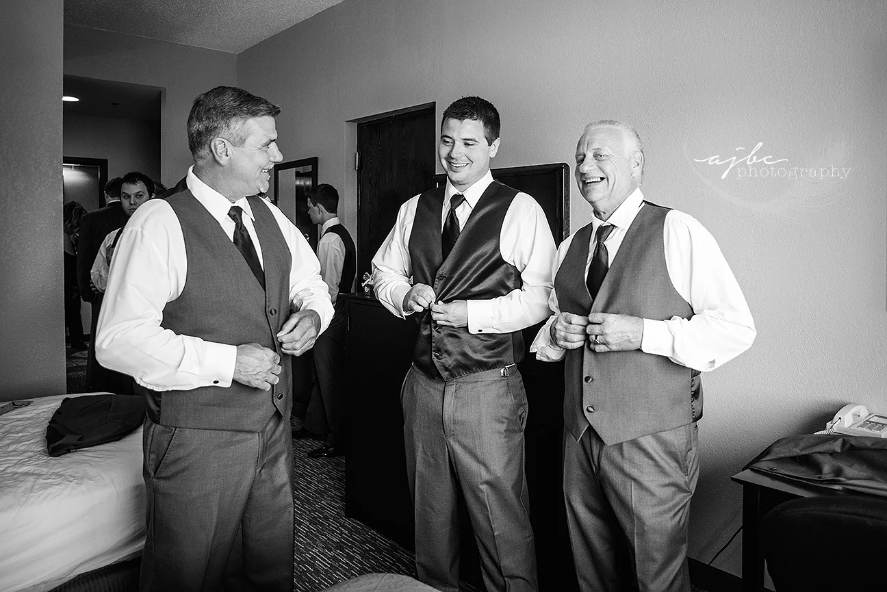 groomsmen getting ready photos.jpg