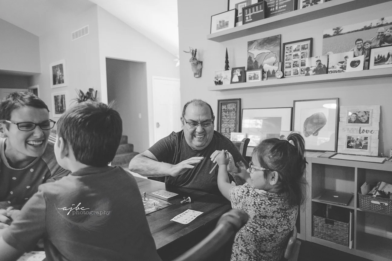 black and white photoshoot family photographer.jpg