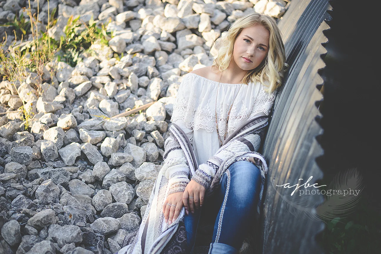grunge senior look michigan photographer senior fashion .jpg