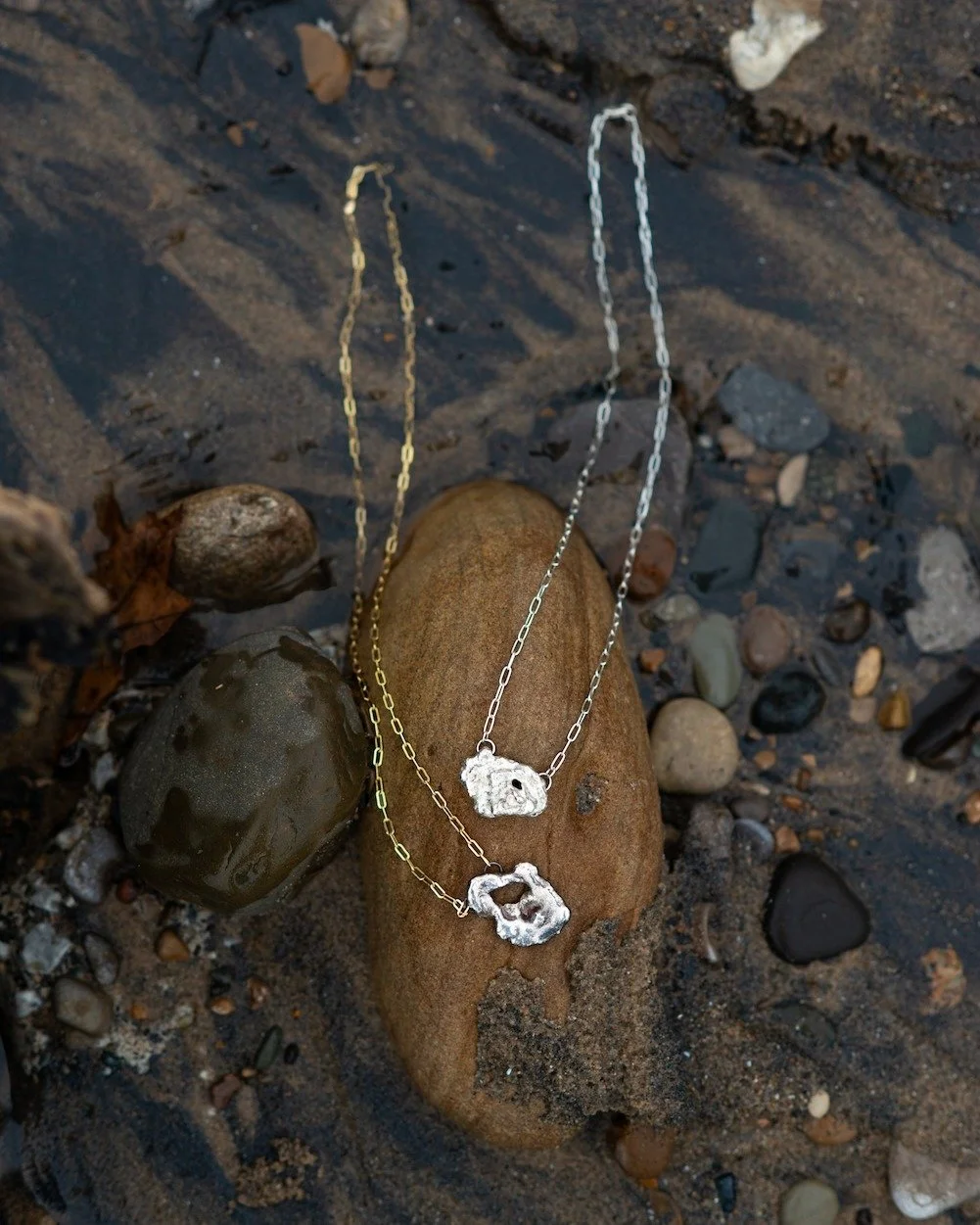 Did you know professional product shots�REALLY make a difference when it comes to SELLING your creations?
Here's some facts about what a strong image does:
1- Improves conversion rates (views are more likely to turn into purchases.) You can't eat &qu