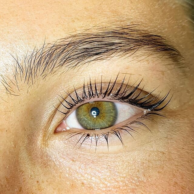 Rehaussement de cils
#misencil #misenlift #lashlift #botulash #greeneyes #rehaussementdecils #lausanne #naturalbeauty #lashes