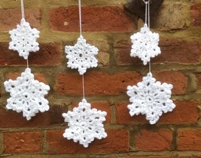  Crochet a snowflake