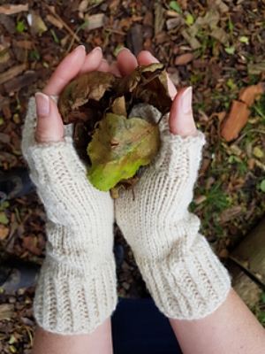 Gansey-Style-Fingerless-Mitts_small2.jpg