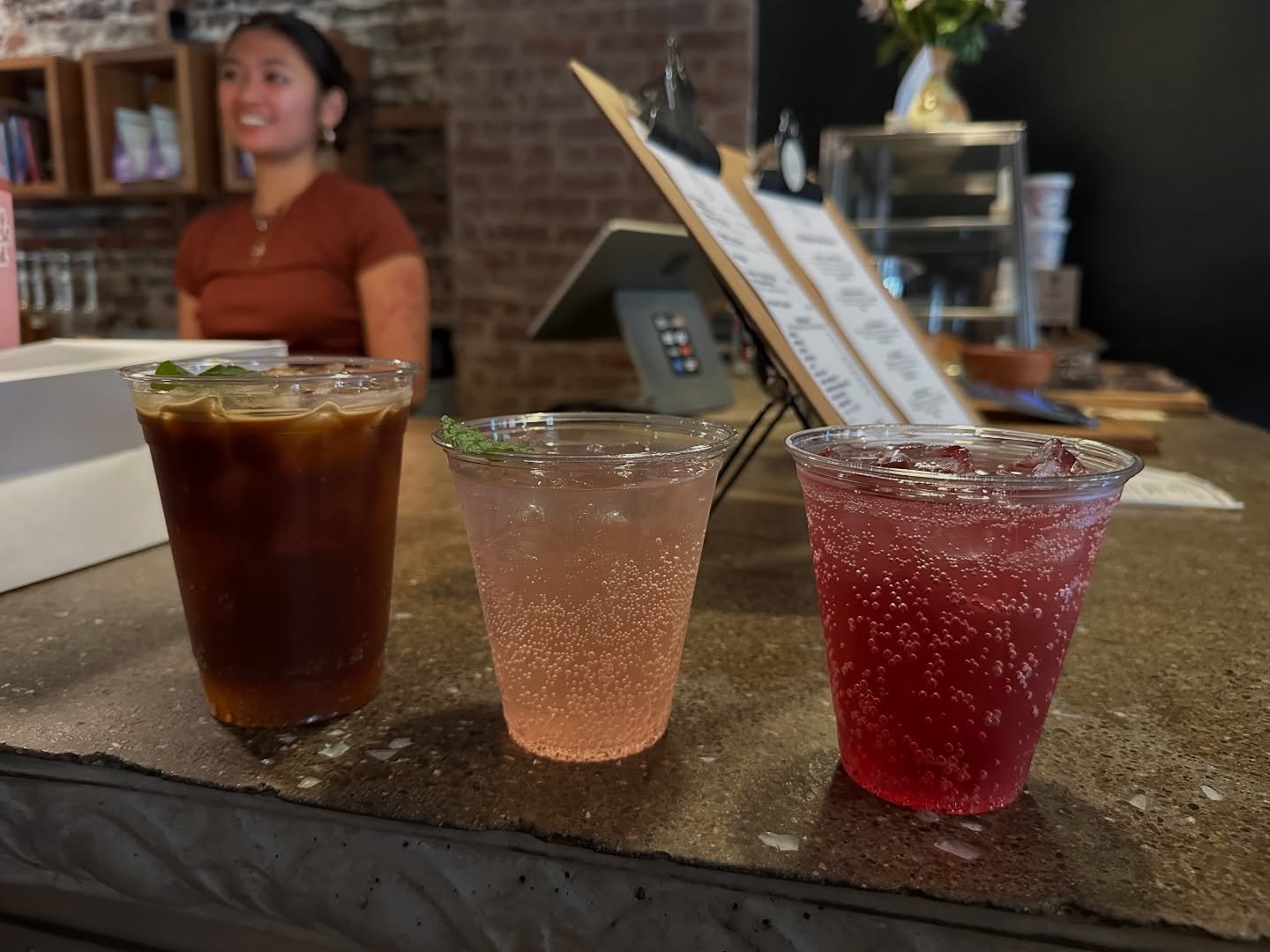 Cooling off with cold drinks ☀️🧊☕️🍉
_
#alabastercoffee #williamsport #summer #coffee #coldbrew #espressotonic #refreshers