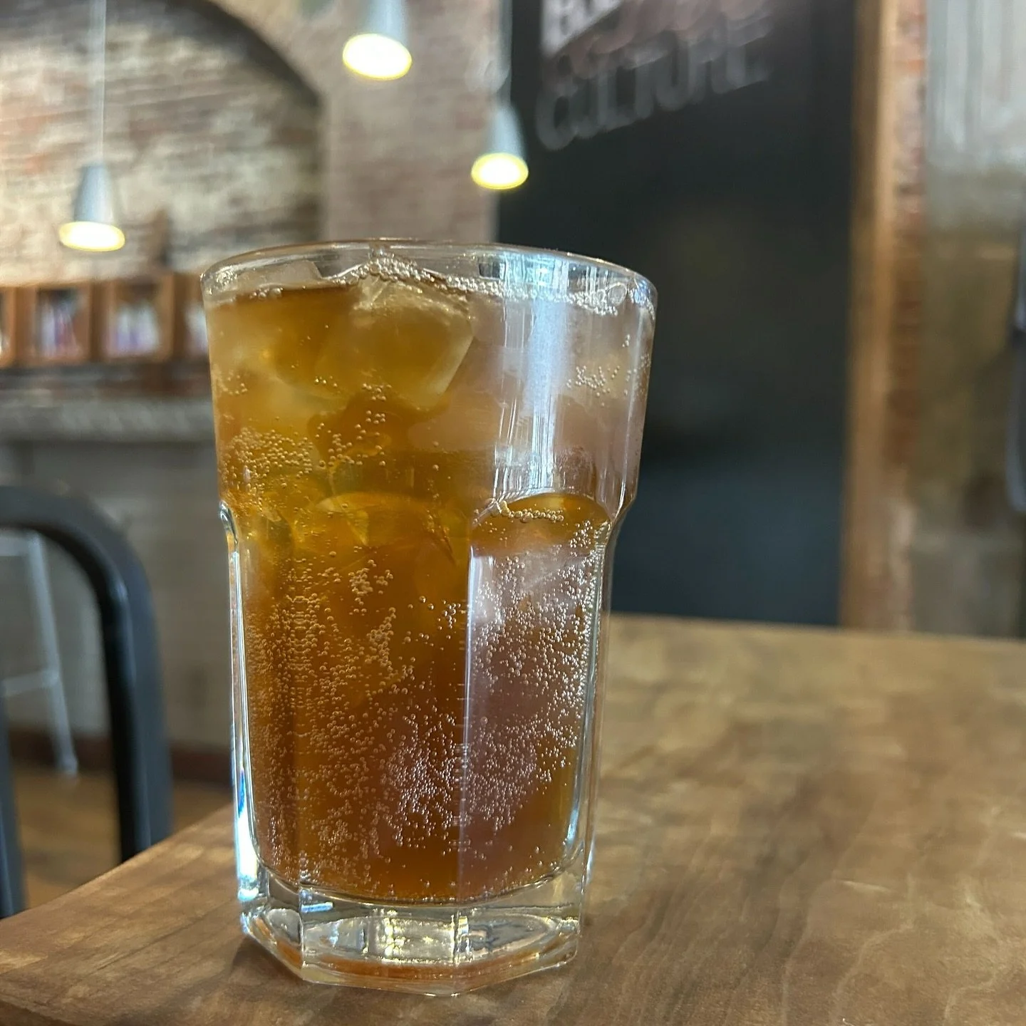 🚨New Summer Drink🚨
The Fizzy Fastball is a crafted with a house made Cascara syrup and lightly carbinated. Cascara comes from the fruit &amp; skin of the coffee cherry, and here us combined with black tea, grape, cranberry, and reishi. 
_
#alabaste