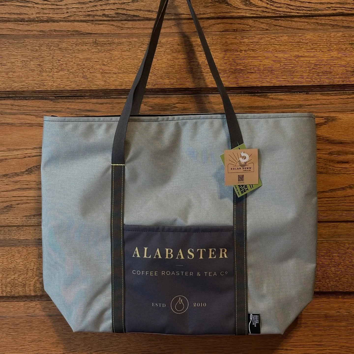 Our friends at Nittany Mountain Works knocked these out of the park! Visit our Pine St Coffee Bar to pick up an Alabaster Coffee x Nittany Mountain Works market tote and ditty bag.
_
#alabastercoffee #williamsport #coffee