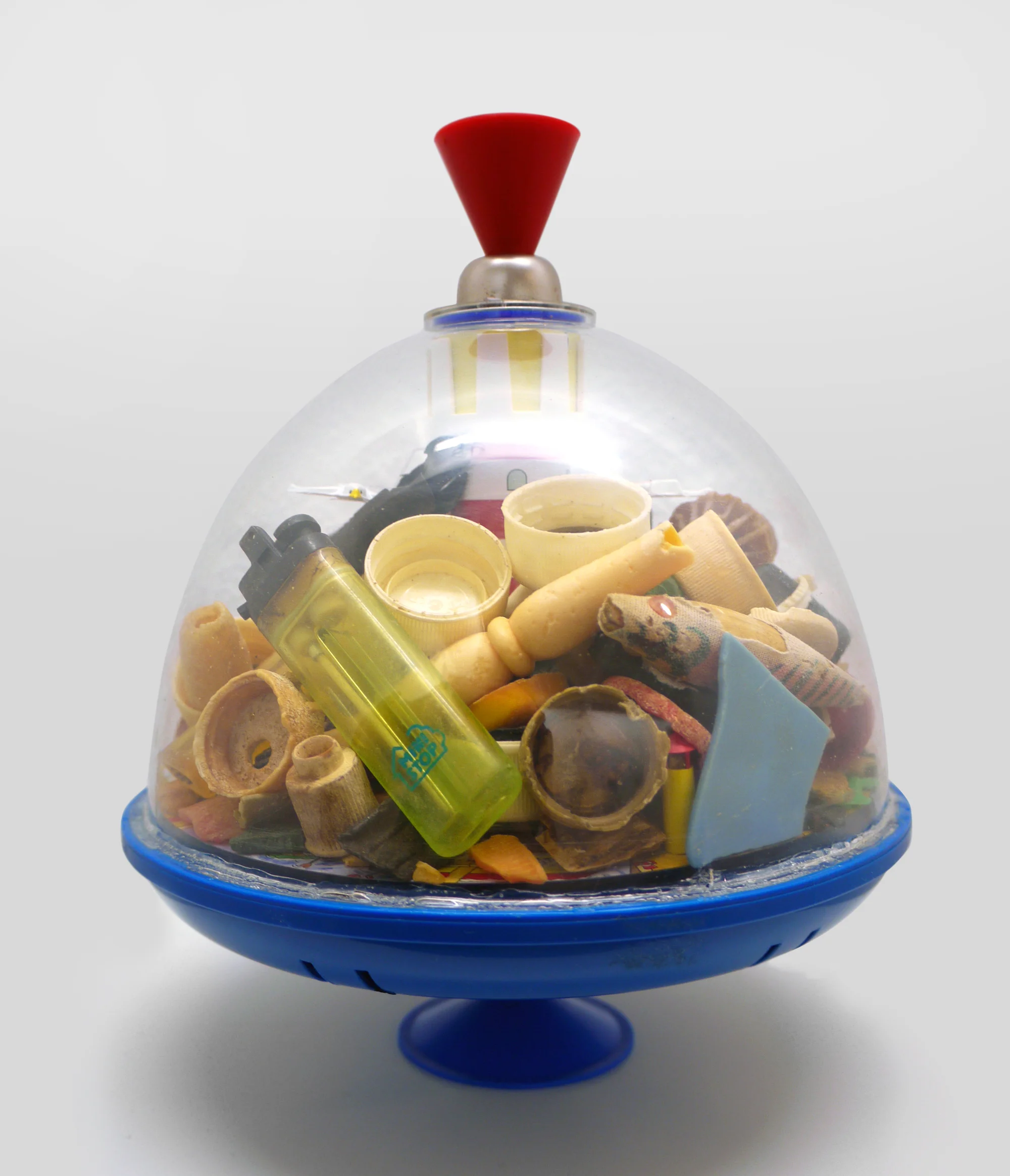 Swaantje-Güntzel,-stomach-contents-340g,-2012,-diverse-Kunststoffe,-Metall,-19,7-x-26,7-x-25,4-cm-bearbeitet.jpg