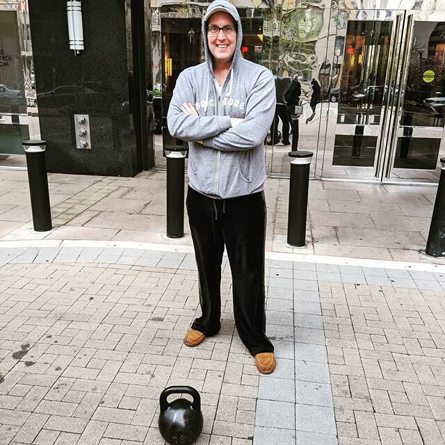 My client didn't have access to a kettlebell, so I drove into the city to hook him up. I love it when an 18kg bell can put a smile on a face. #kettlebells #kettlebelltraining #seenindc #30daydistancingchallenge #unconventionaltraining #unconventialre