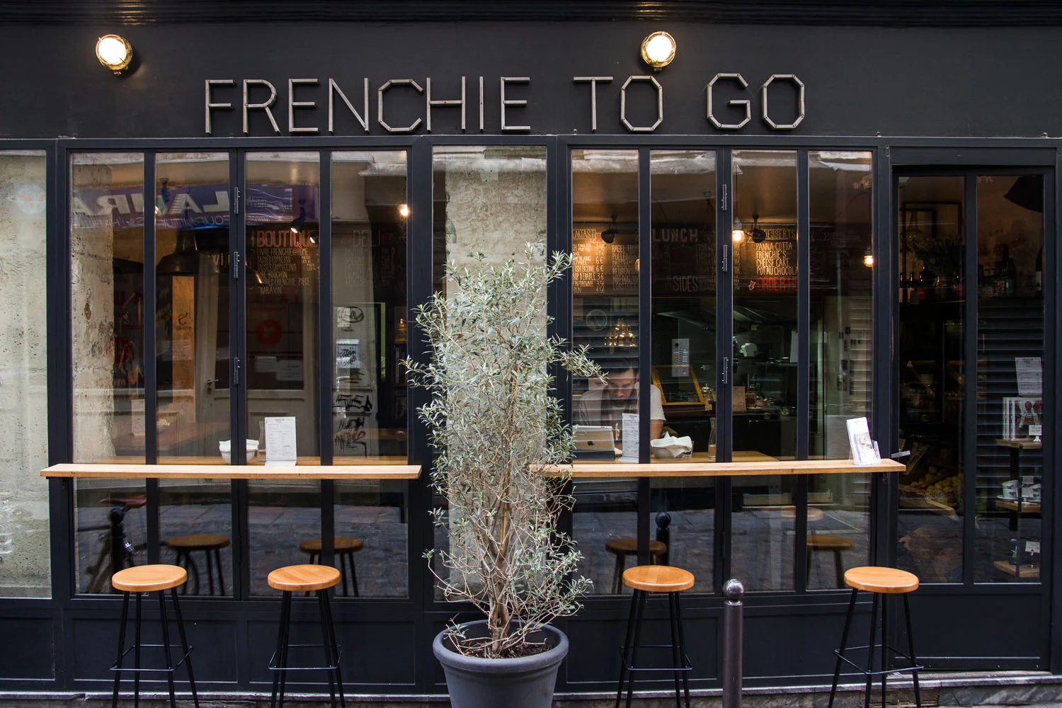 frenchie-to-go-paris.jpg