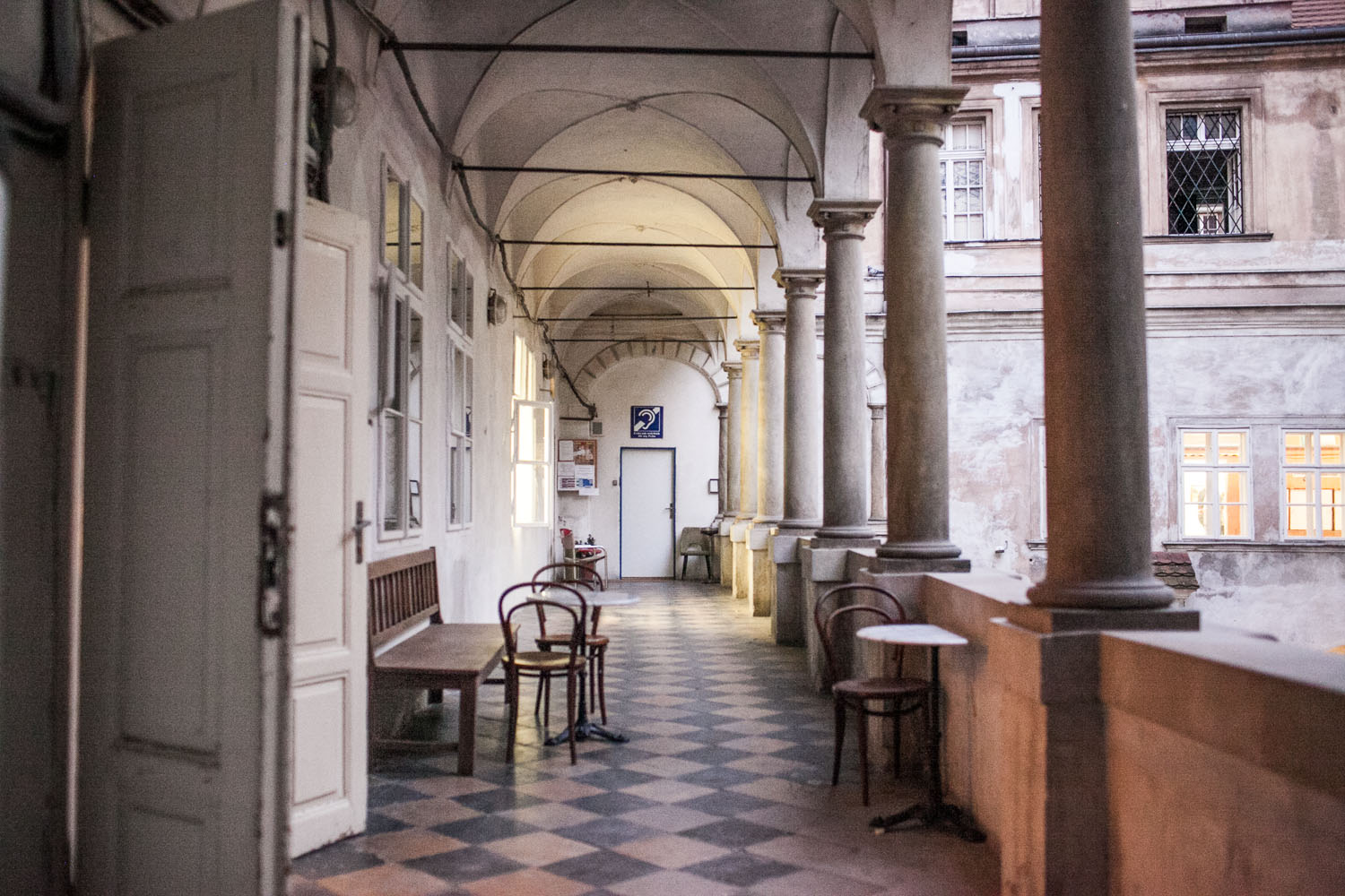 Bokovka, Prague