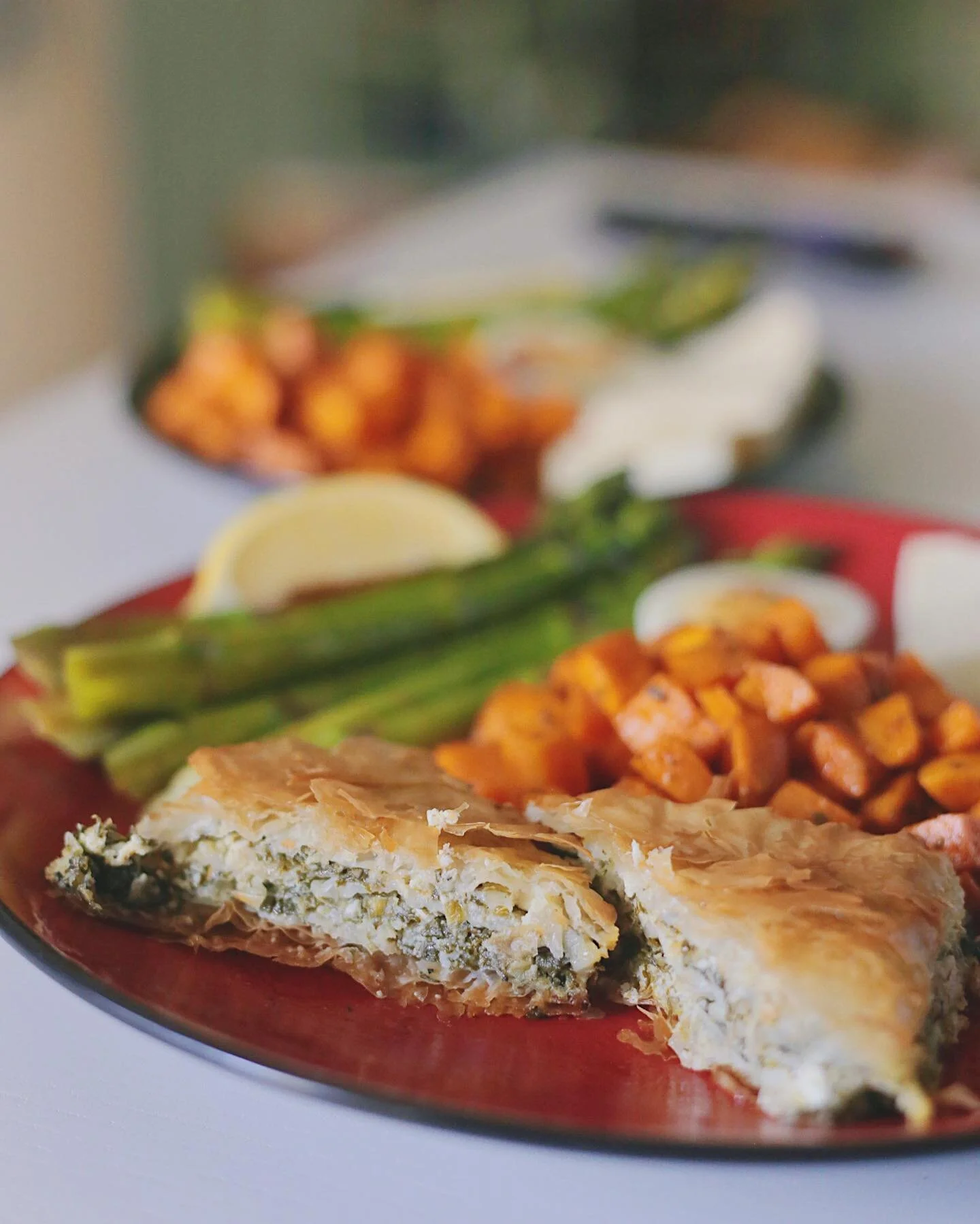 What would you do if you had extra spinach and needed to use it before it went bad? Well, we pawned it off to @sherri.laporte, who made this delicious #spanokopita, after we bugged her with a stacked afternoon of errands. Thank you, friend!
-
#food #
