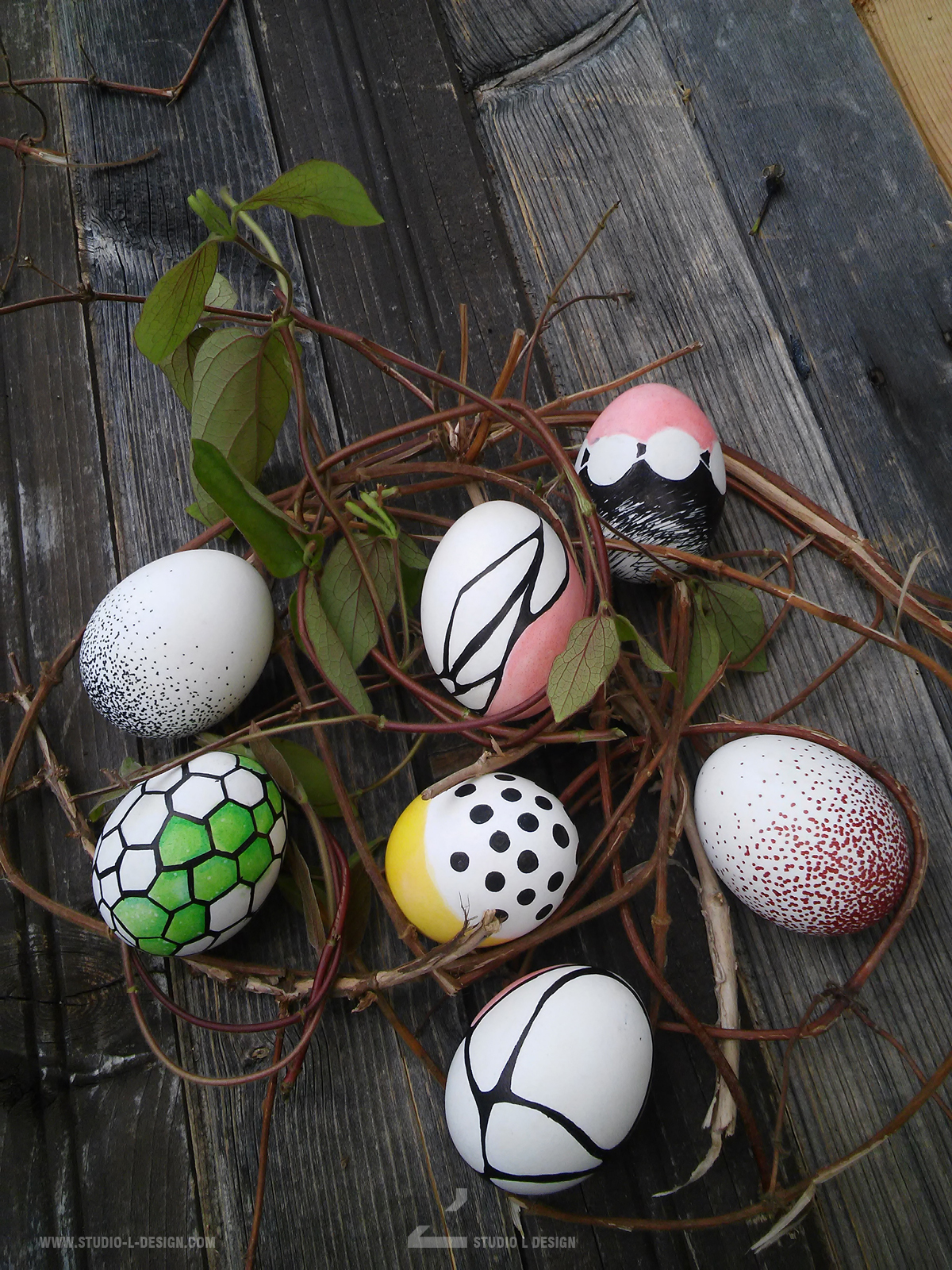 EASTER EGG DECORATION