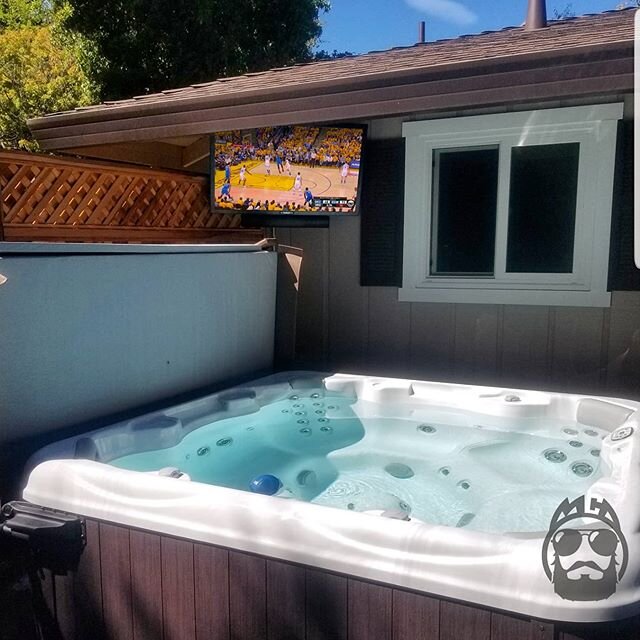 Watch the @warriors play or hang out in the hot tub? Don't choose, do both Man Cave style! #ManCave #mancaveamerica #sunbritetv #outdoortv #doboth #warriors #bayarea #custom #soundbar #av #audio #video #clean