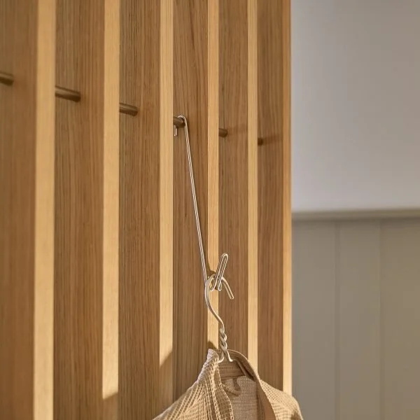 3715_embrace_alva_wire-hook_lifestyle_1x1_1-600x600.jpg
