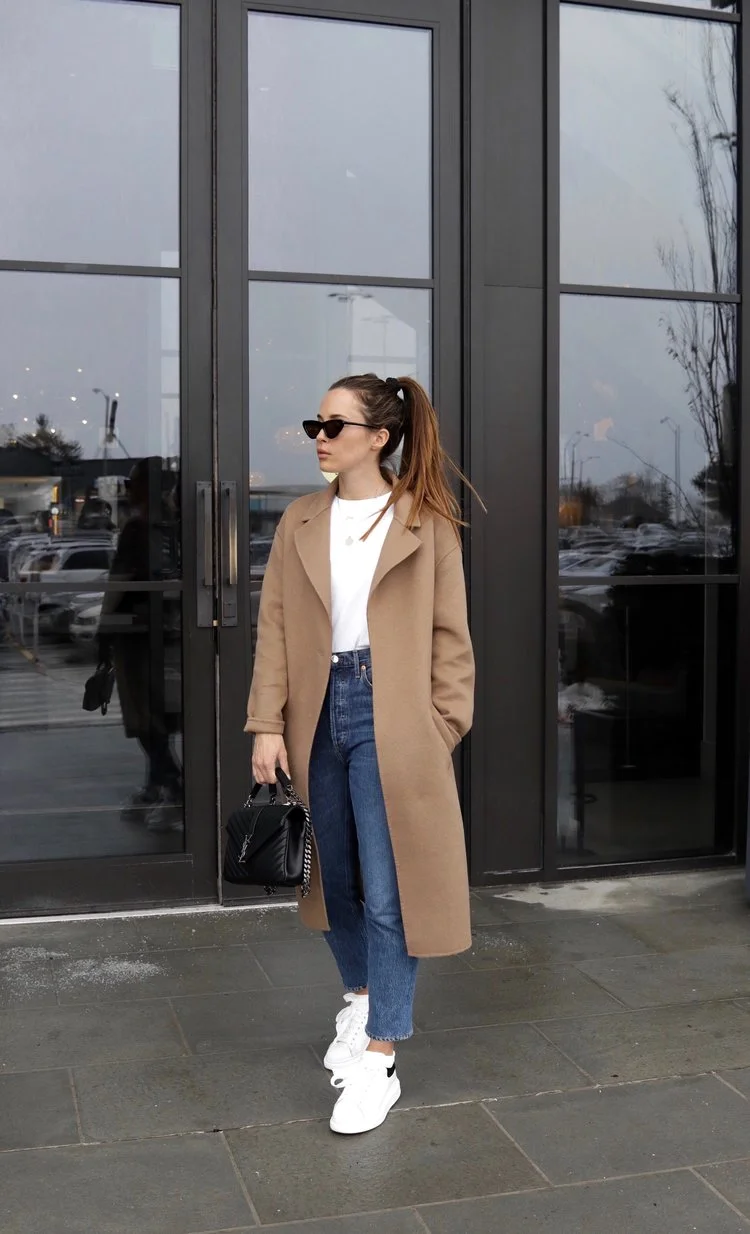 ALL MY OUTFITS START WITH AN EASY FOUNDATION