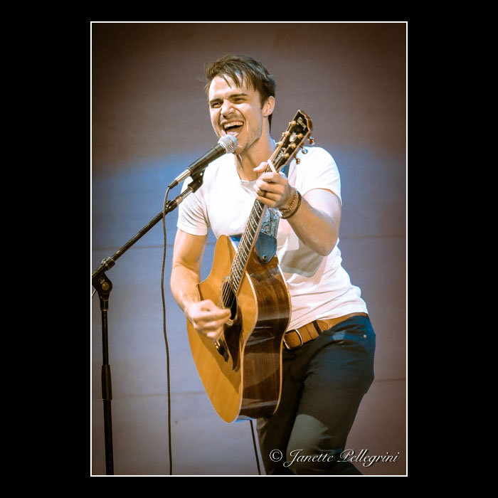 001 09-18-15 Kris Allen Adelphi 351 blog.jpg