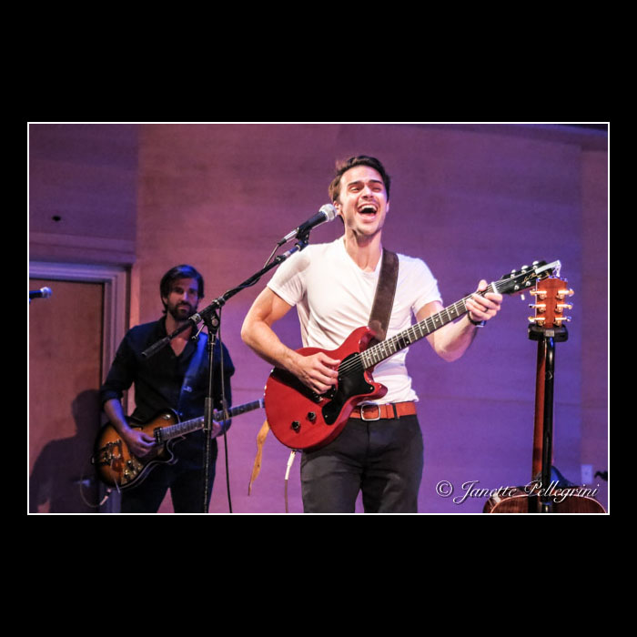 008 09-18-15 Kris Allen Adelphi 111 blog.jpg