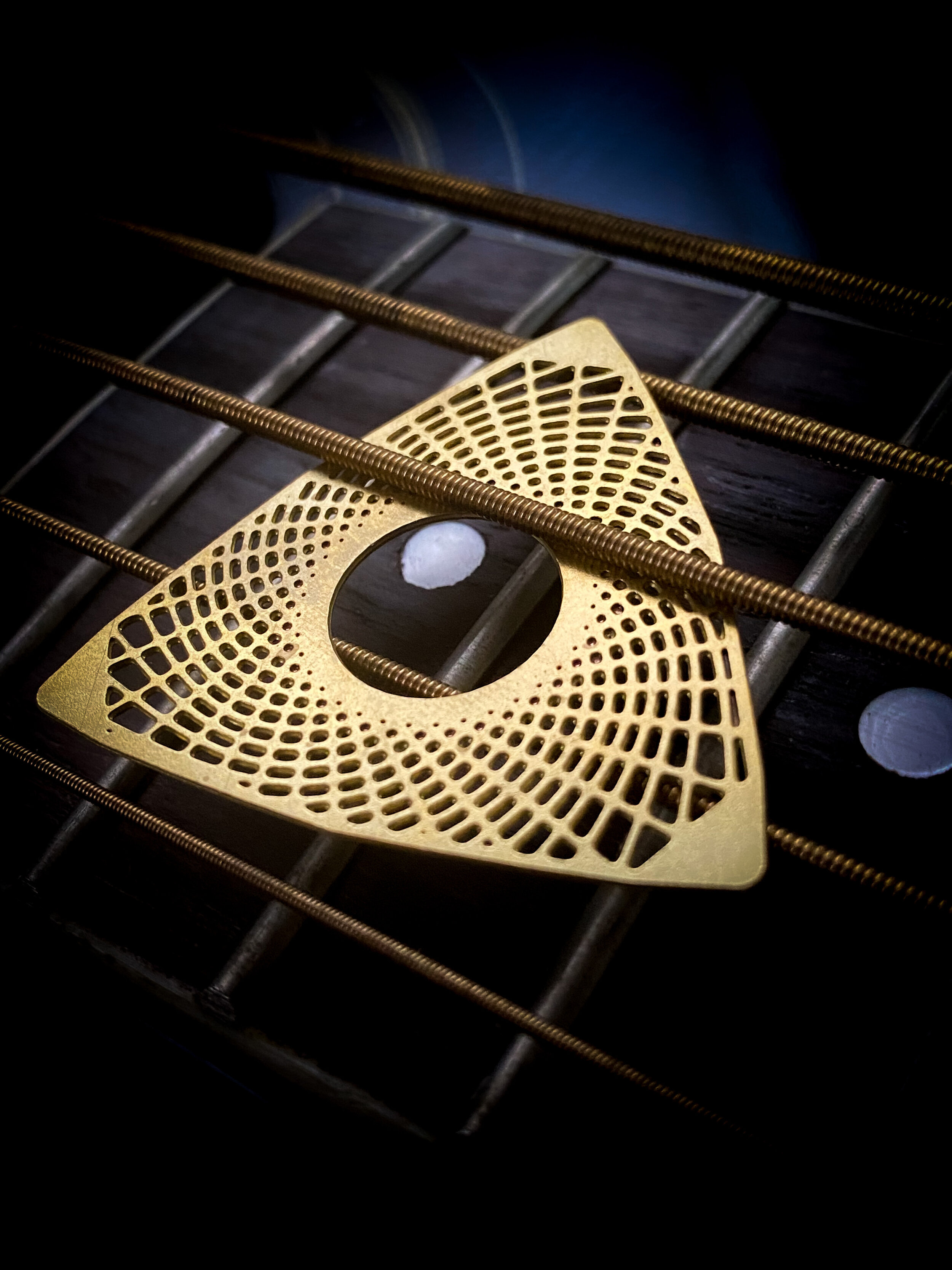 orbital_Triangle_metal_pick_1.jpg