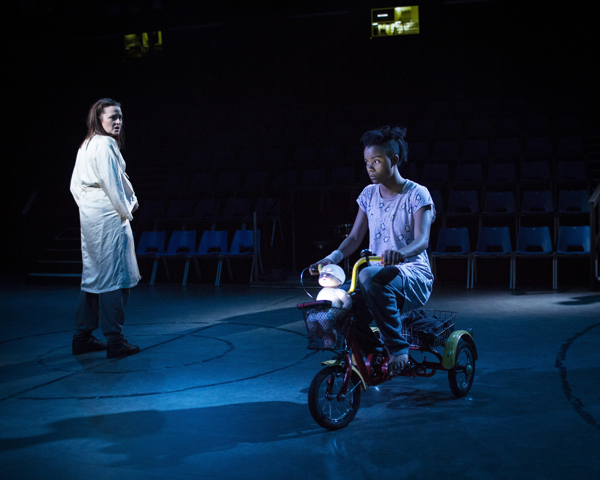 Clare Dunne (Octavius Caesar) and Leah Harvey (Soothsayer) in Julius Caesar - Photo by Helen Maybanks copy.jpg