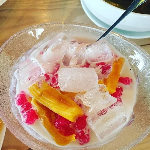 Red Ruby Dessert (Tub Tim Krob)