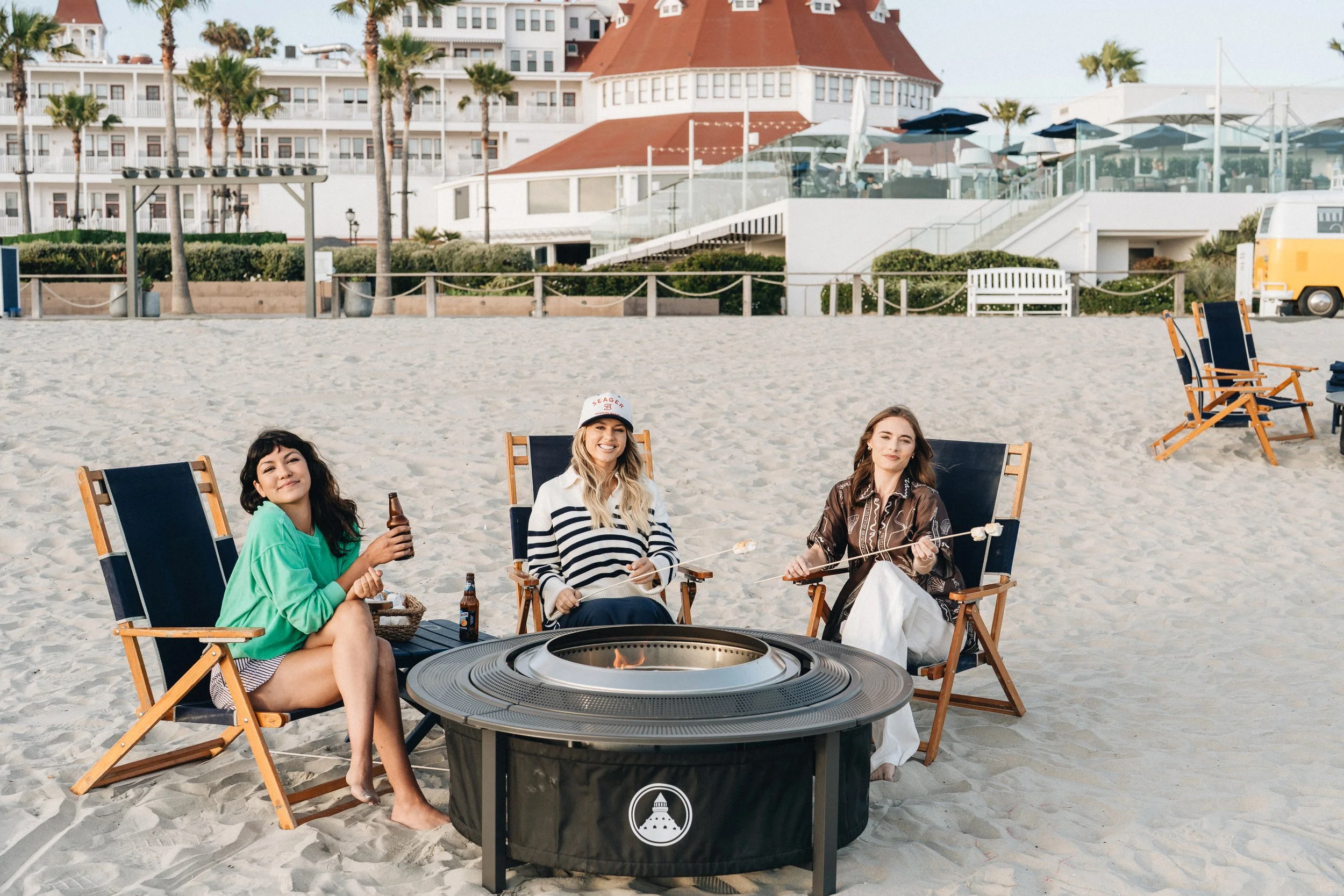 hotel_del_coronado_beach_roast_smores_ladies2_drex.jpg