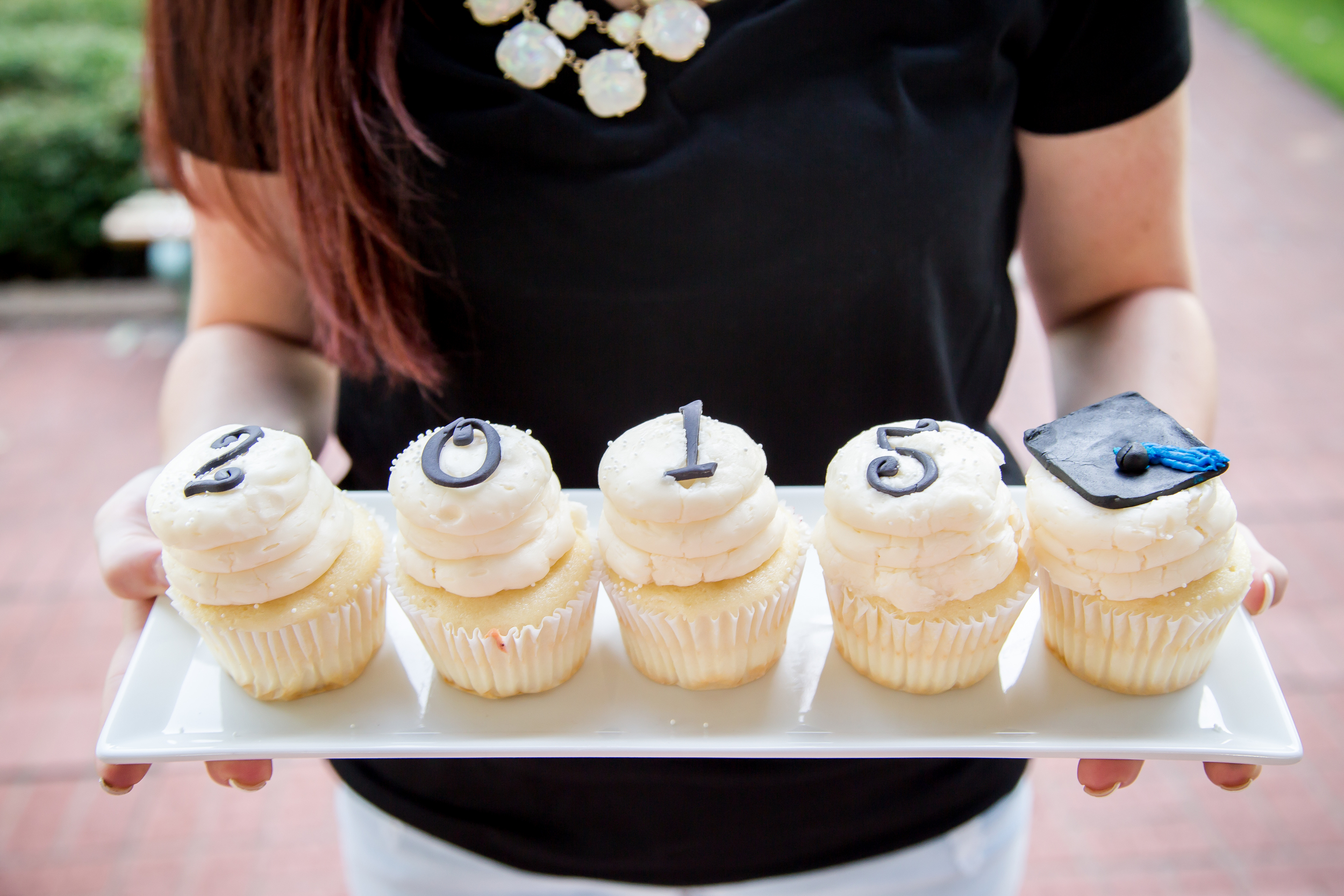 cupcake senior session